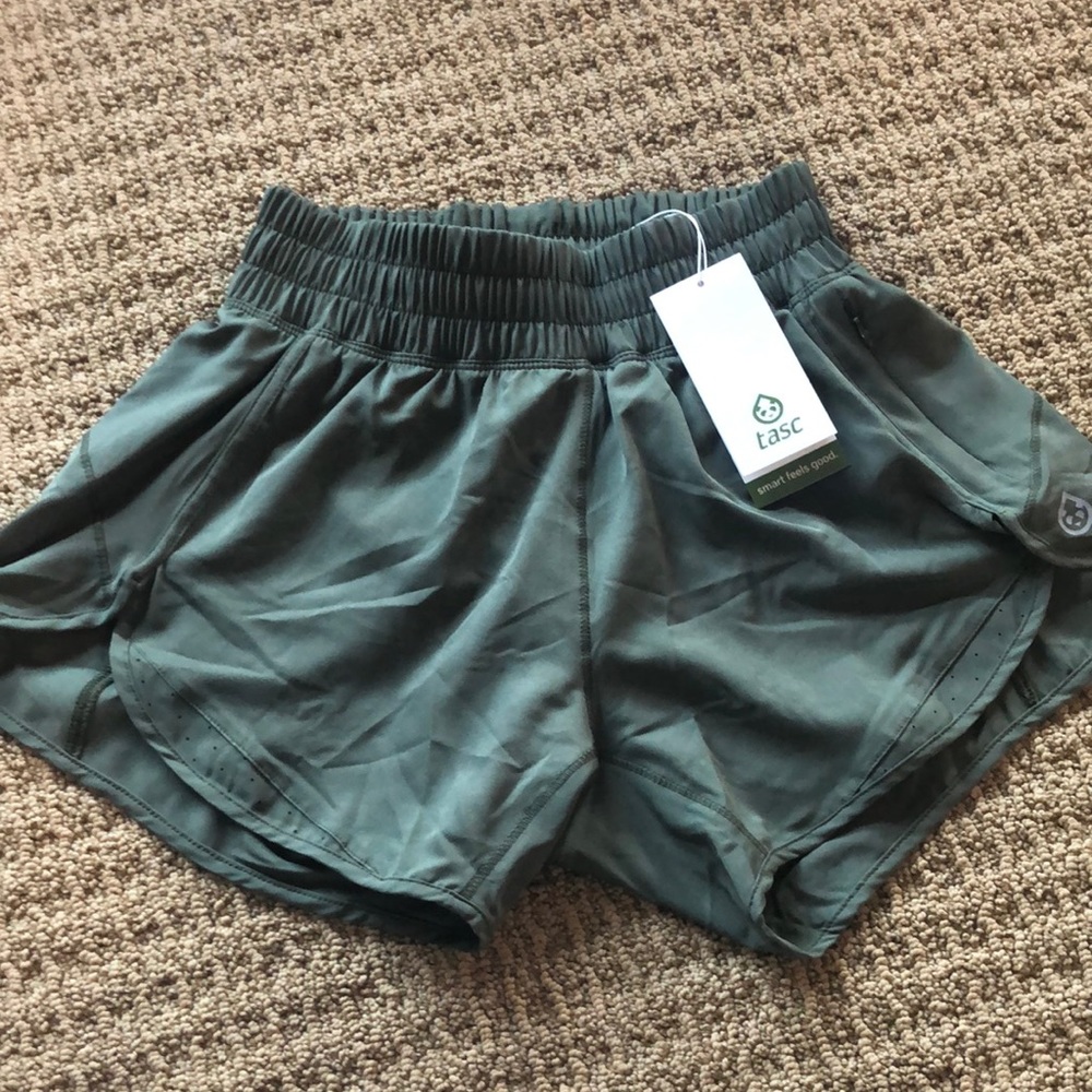 NWT tasc 4” athletic shorts XS